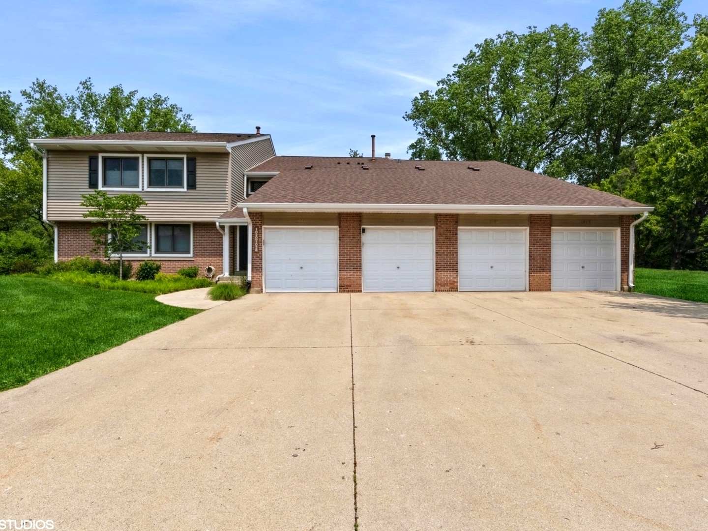 Property Photo: 1022 Pinetree Circle N 1022 IL 60089