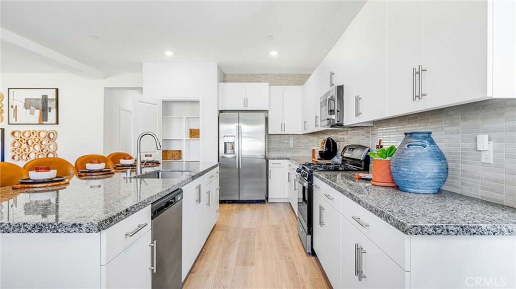 Property Photo:  65199 Avenida De Nuves  CA 92240 