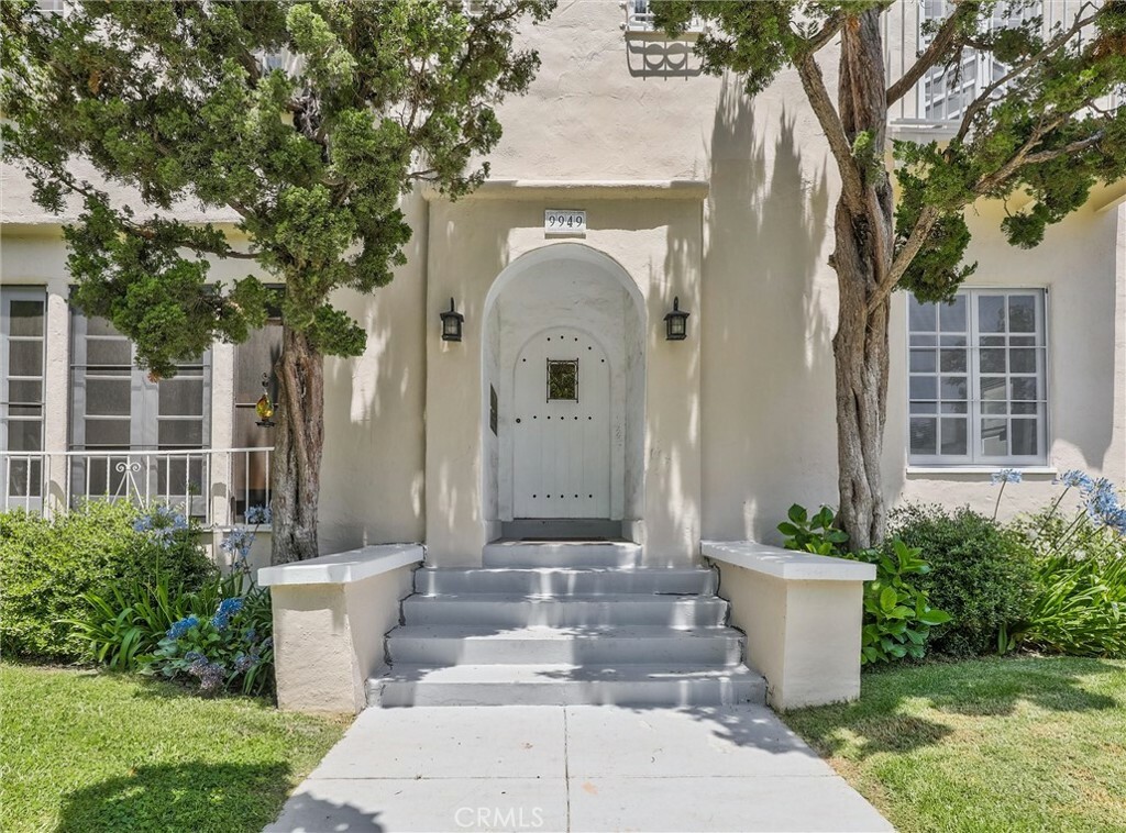 Property Photo: 9949 Young Drive 202 CA 90212