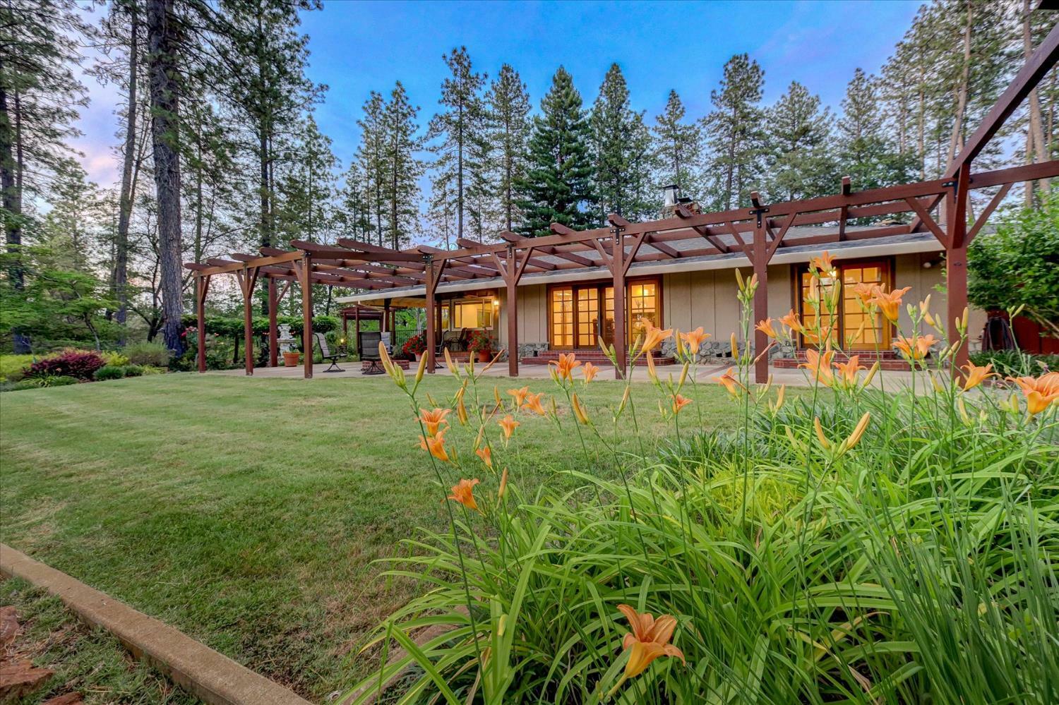 Property Photo: 12827 McCourtney Road CA 95949