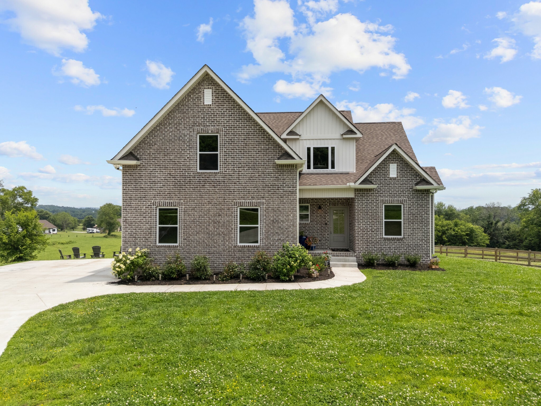 Property Photo: 1825 Templow Rd TN 37022