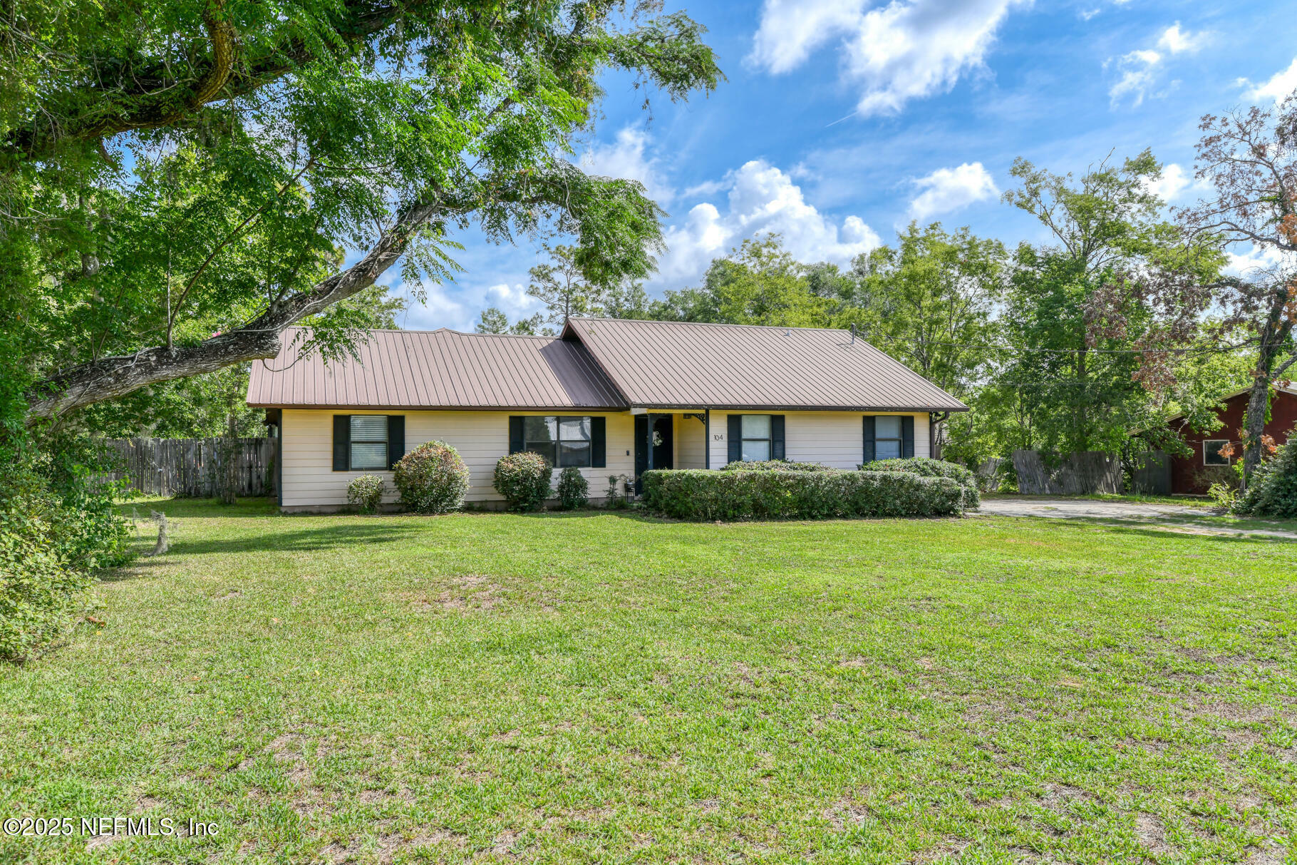 Property Photo: 104 Crestwood Drive FL 32148