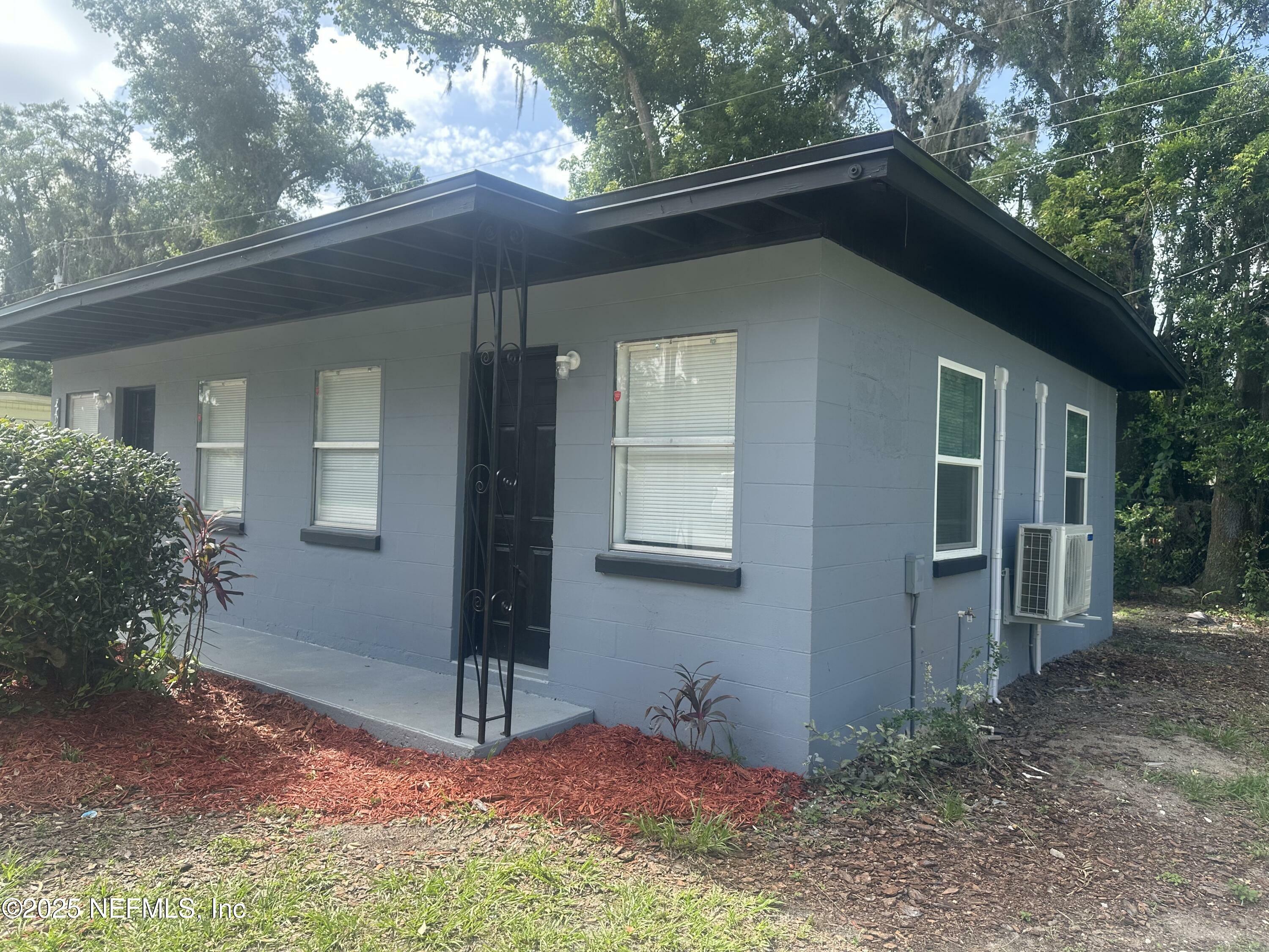 Property Photo: 3309 Kennedy Street FL 32177
