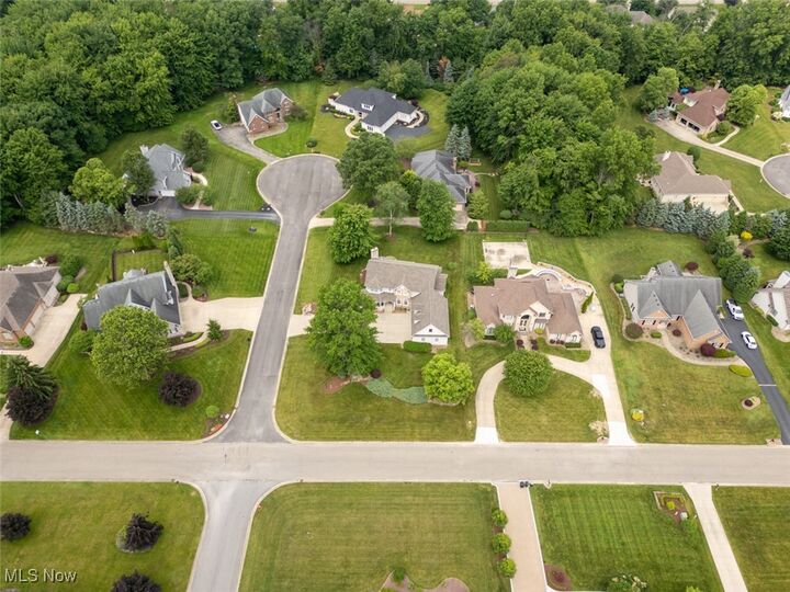 Property Photo: 1015 Cambridge Court NE OH 44484