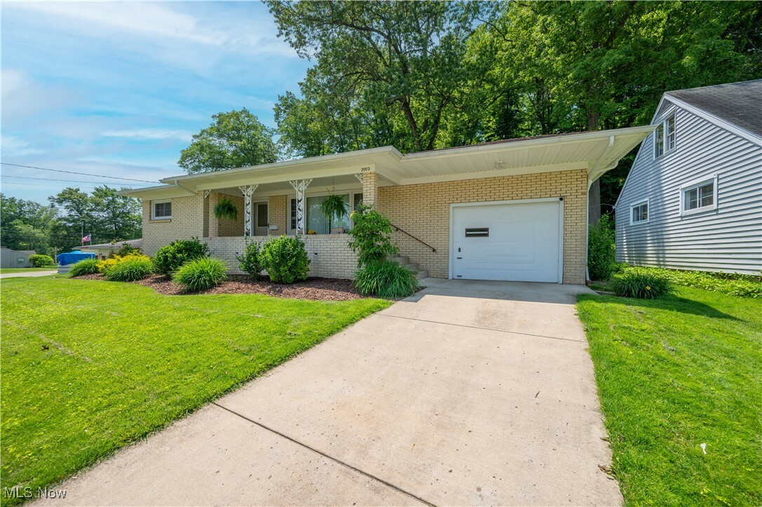 Property Photo: 2002 Chapel Hill Drive OH 44511