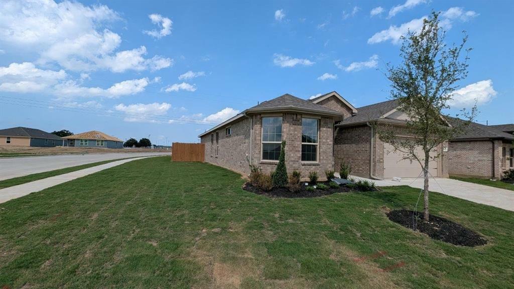Property Photo: 1001 Traction Trail TX 76031