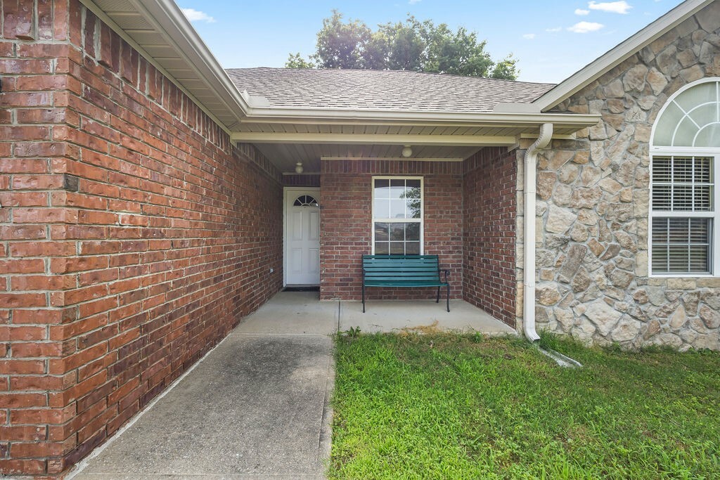 Property Photo: 106 Oakley Street AR 72751