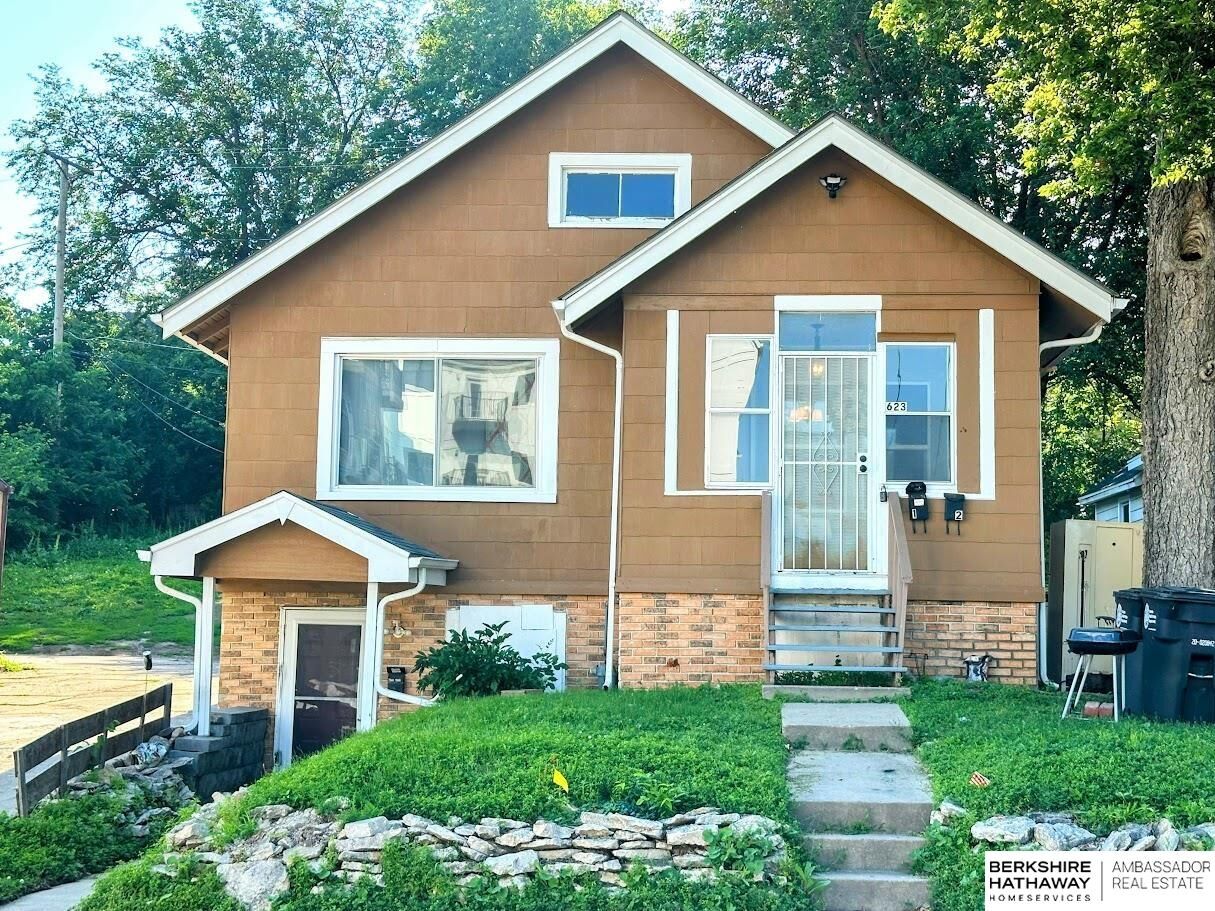 Property Photo: 623 S 33rd Street NE 68105