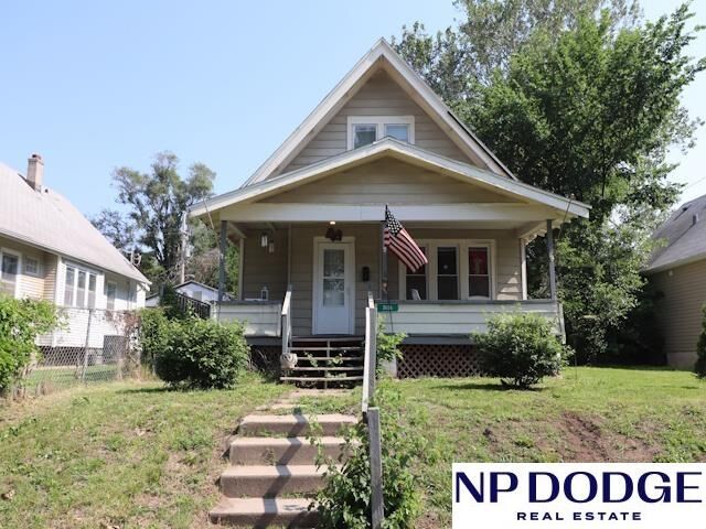 Property Photo: 2424 Ellison Avenue NE 68111