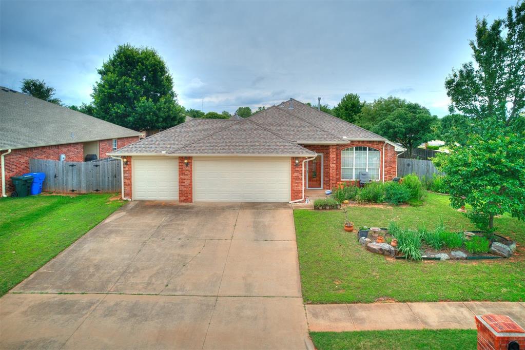 Property Photo: 1204 Deer Run Drive OK 73071