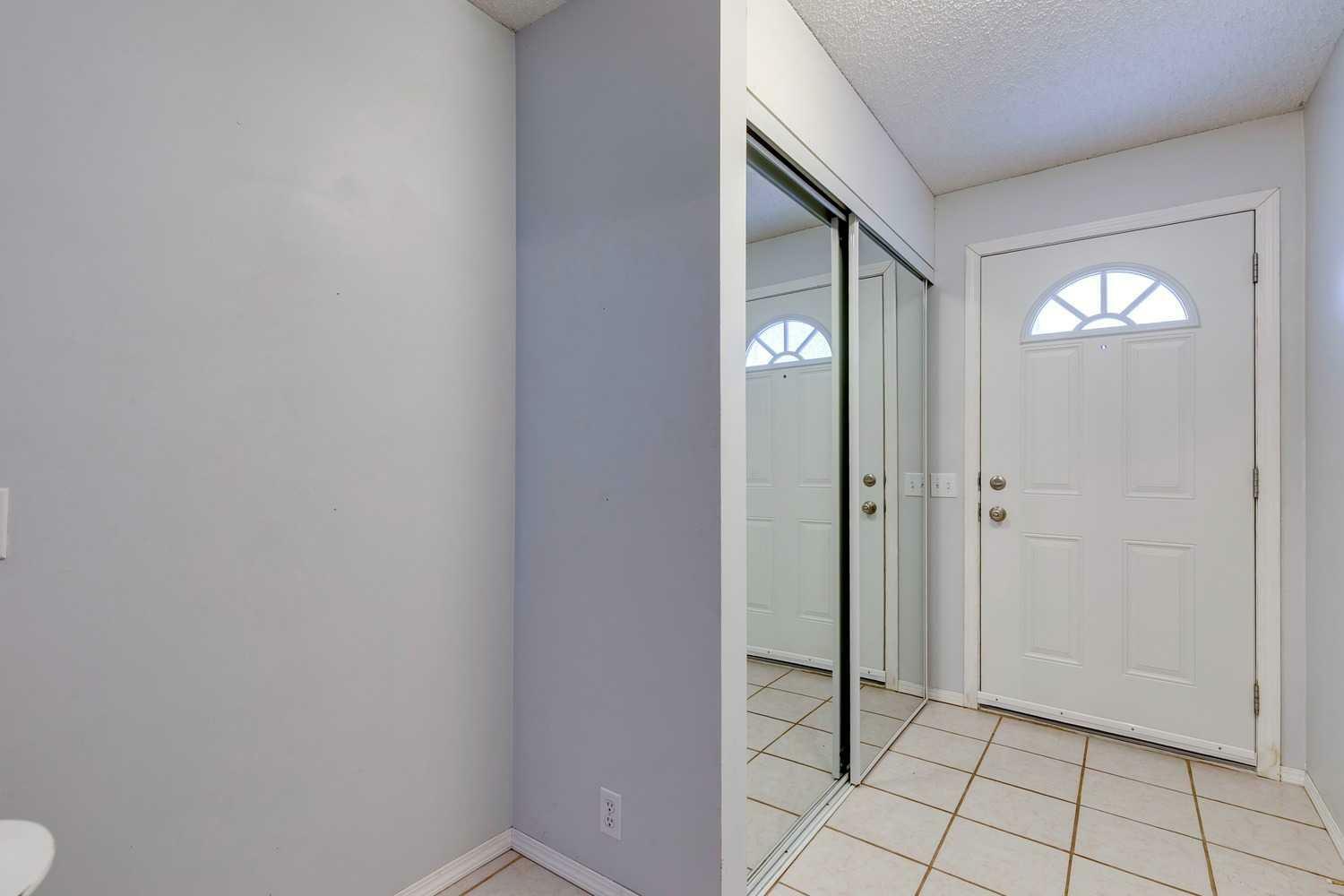 Property Photo: 200 Shawnessy Drive SW 84 AB T2Y 1G8