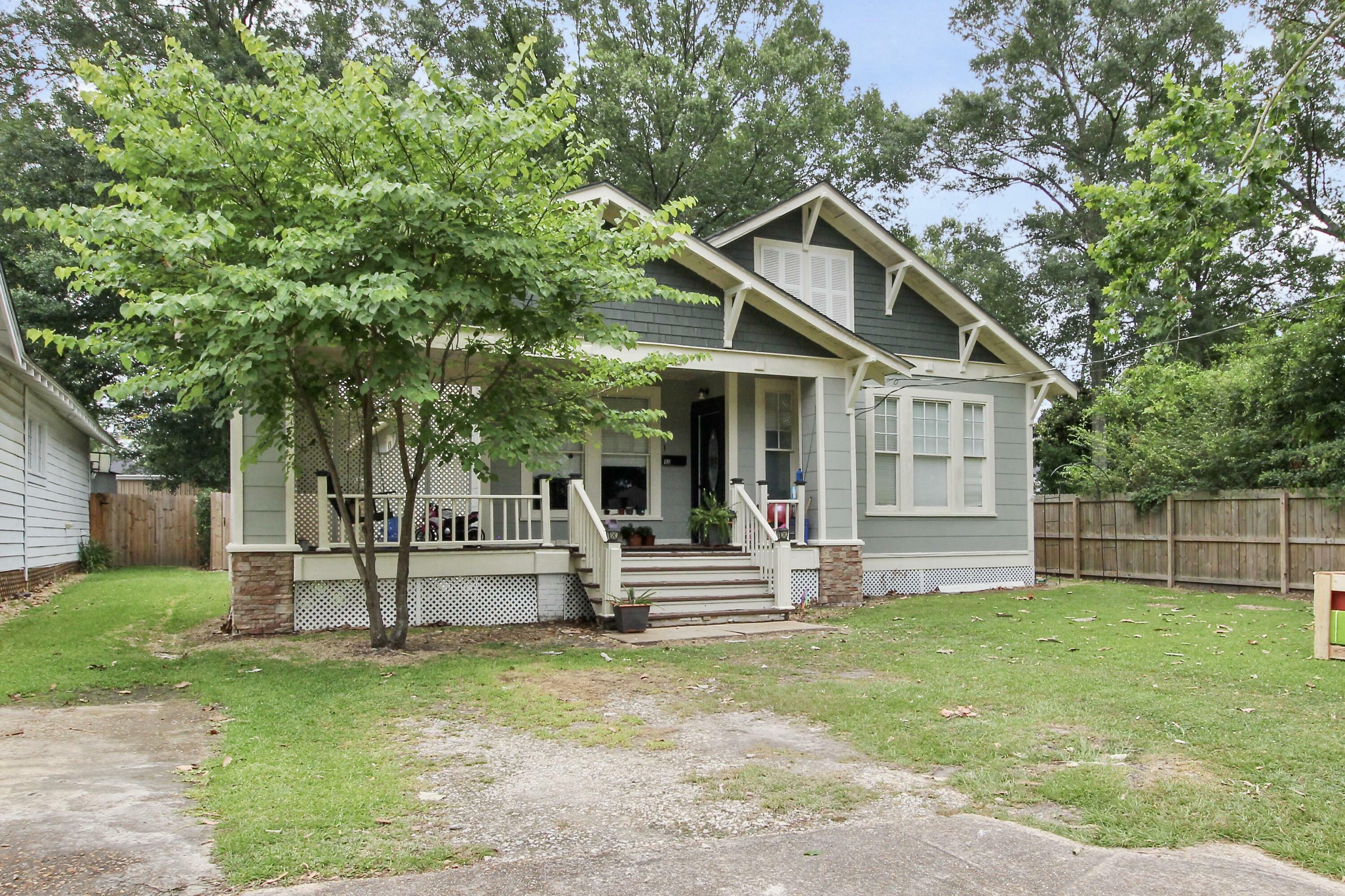 Property Photo: 108 N Division St LA 70634