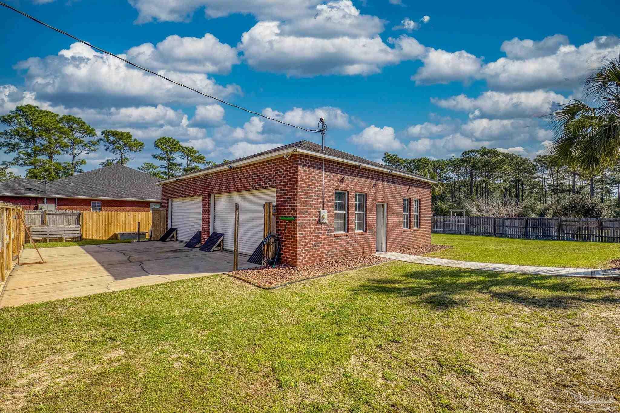 Property Photo: 7770 Fenwick St FL 32566