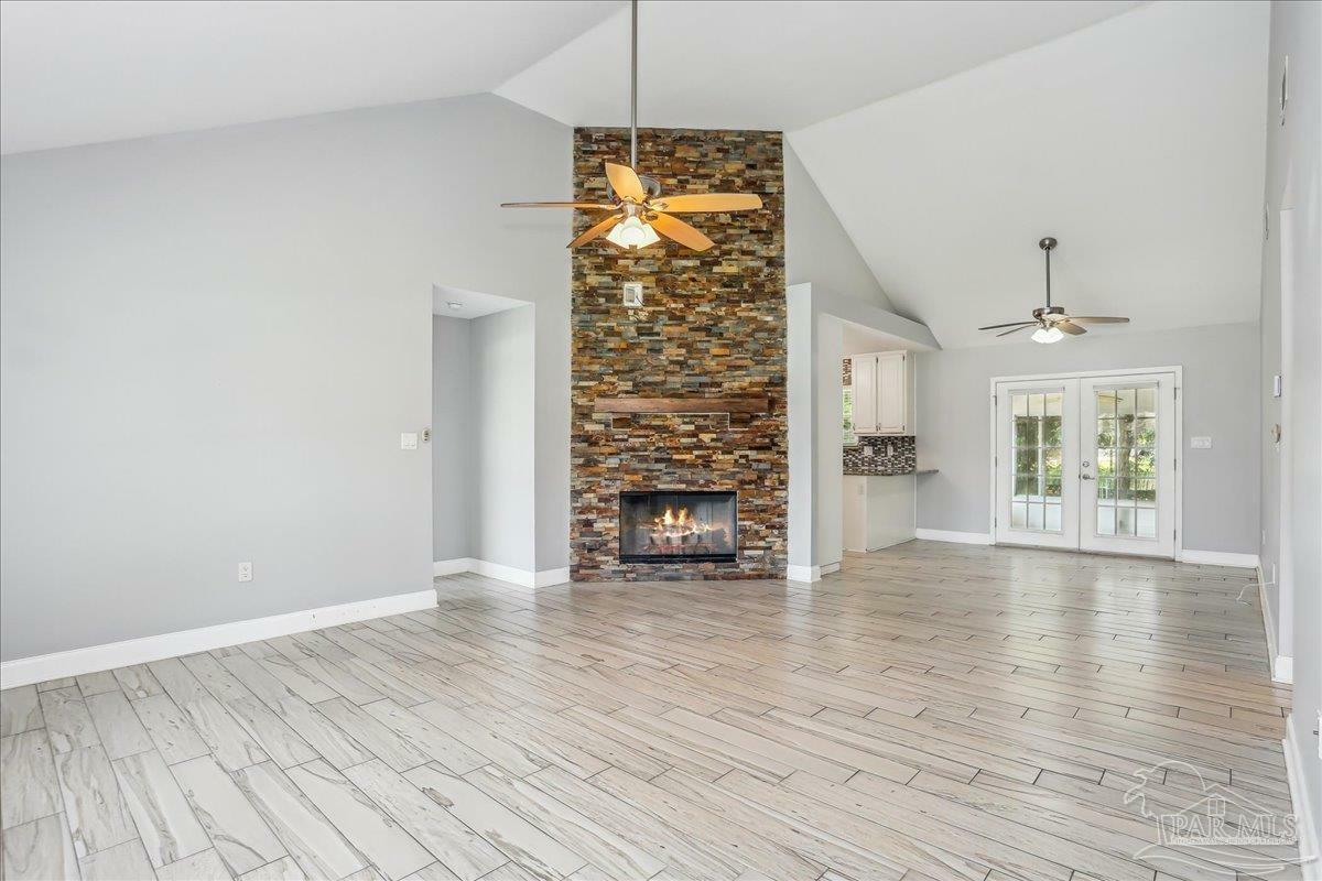 Property Photo: 2460 Houston Cir FL 32563