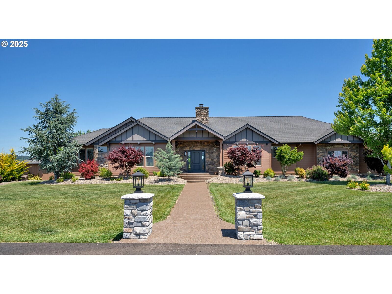 Property Photo:  