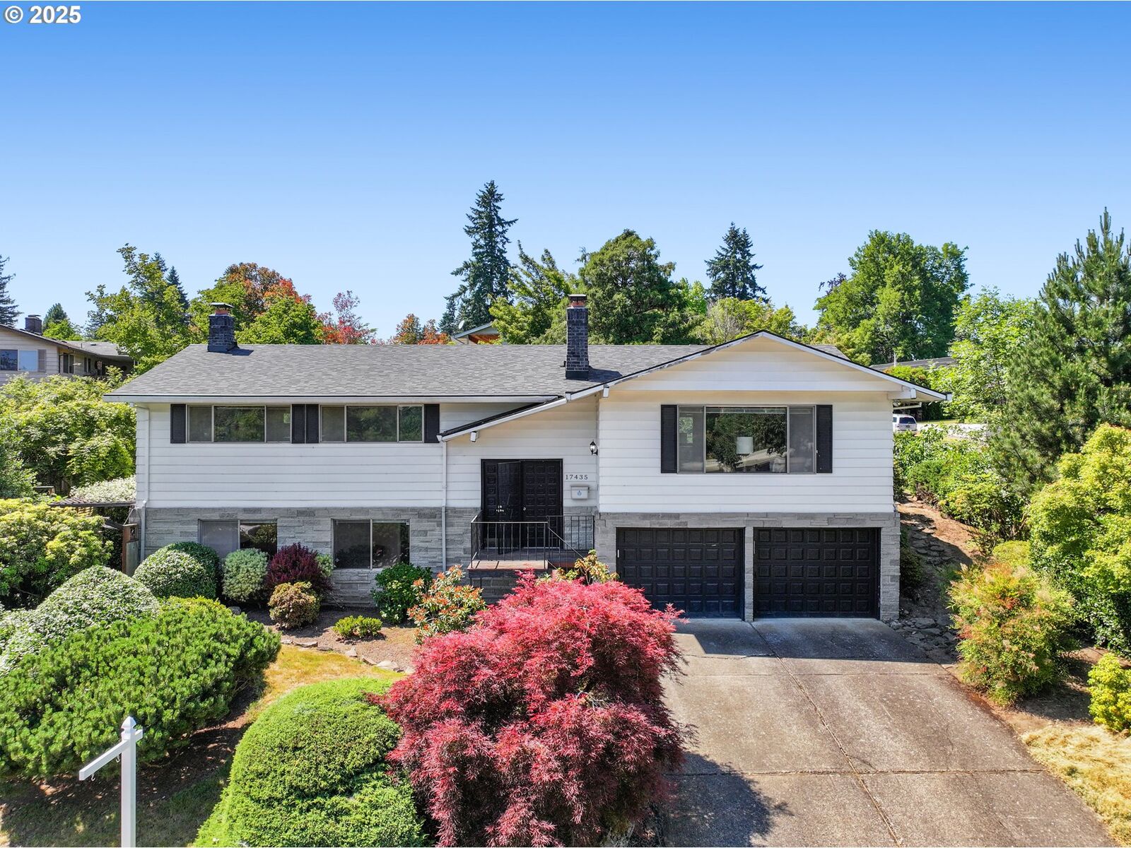 Property Photo:  17435 Crownview Dr  OR 97027 