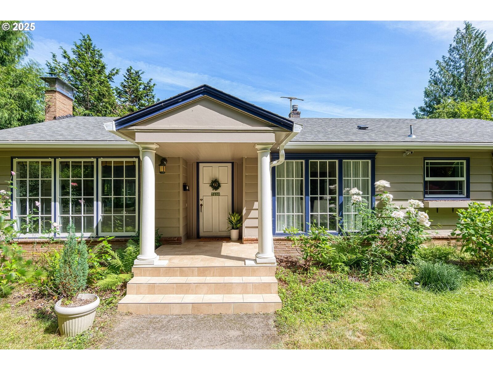 Property Photo:  7450 SW Canyon Rd  OR 97225 