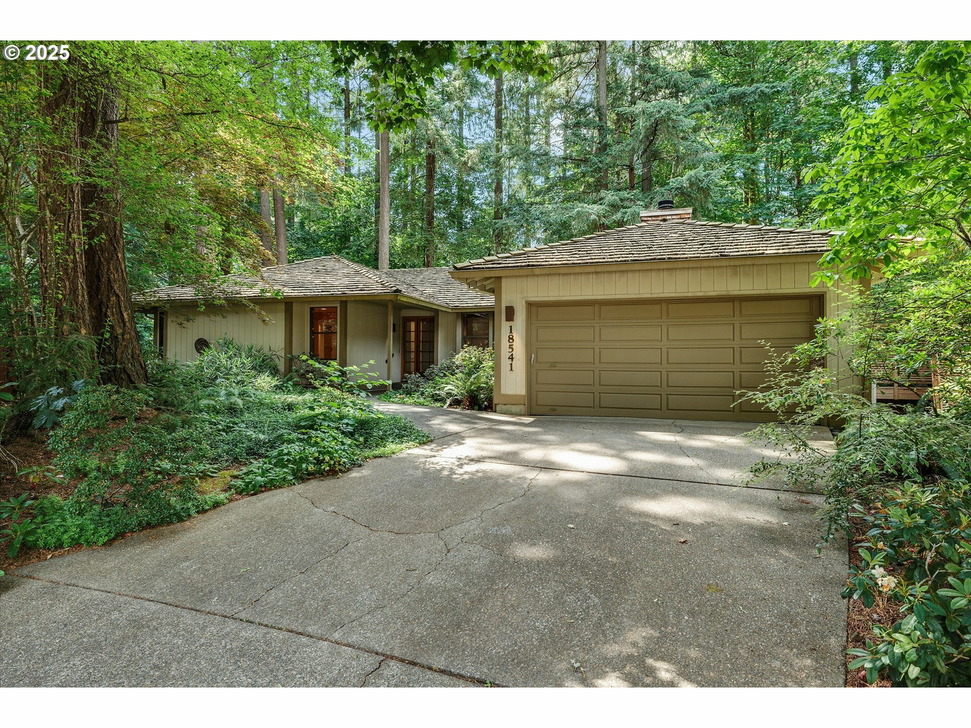 Property Photo: 18541 Waxwing Way OR 97035