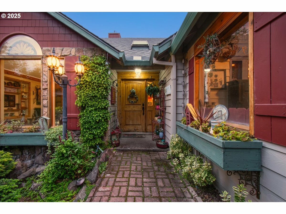 Property Photo:  920 NW 115th Cir  WA 98685 