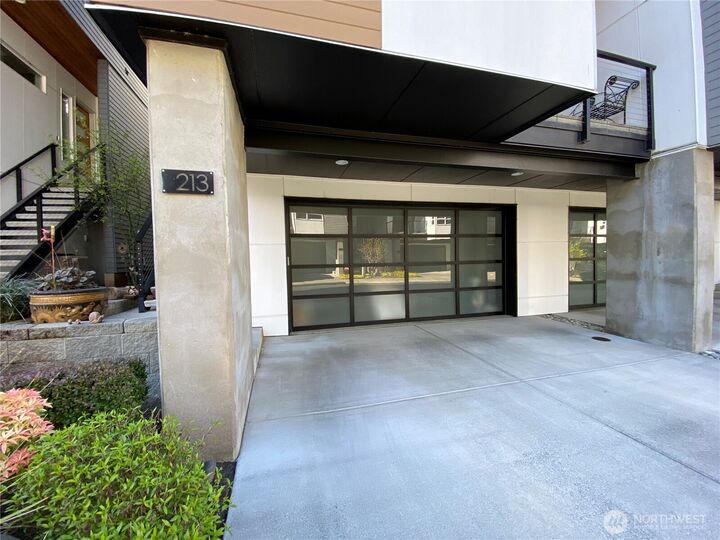 Property Photo:  213  4th Court S  WA 98033 