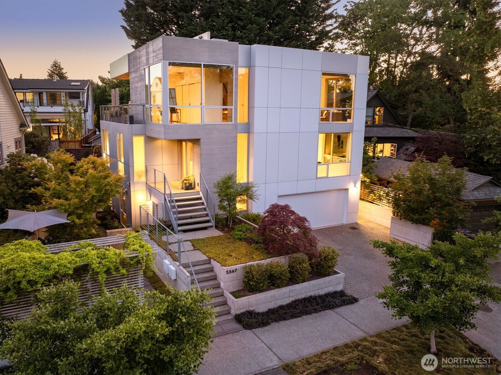 Property Photo: 5567 Wallingford Avenue N WA 98103