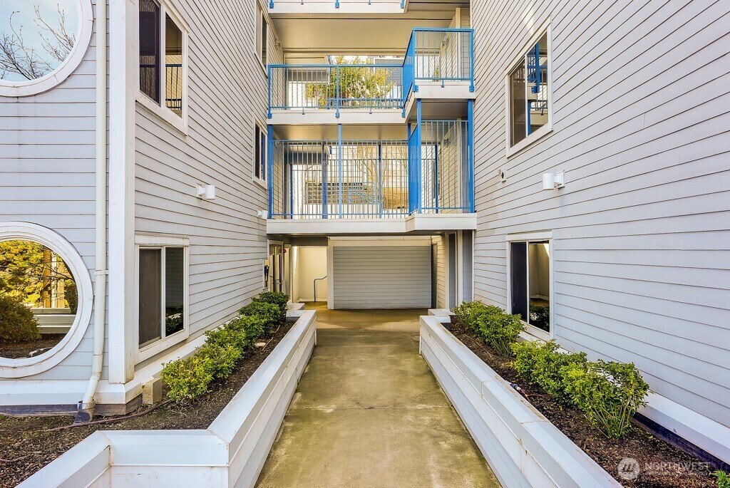Property Photo: 2244 13th Avenue W 106 WA 98119