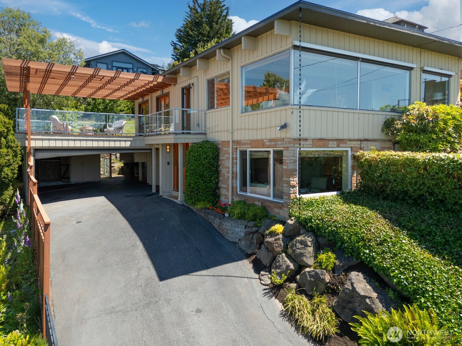 Property Photo: 6520 37th Avenue NW WA 98117