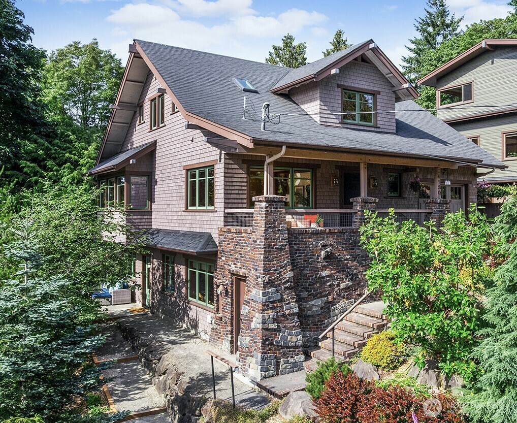 Property Photo: 4120 SW Othello Street WA 98136