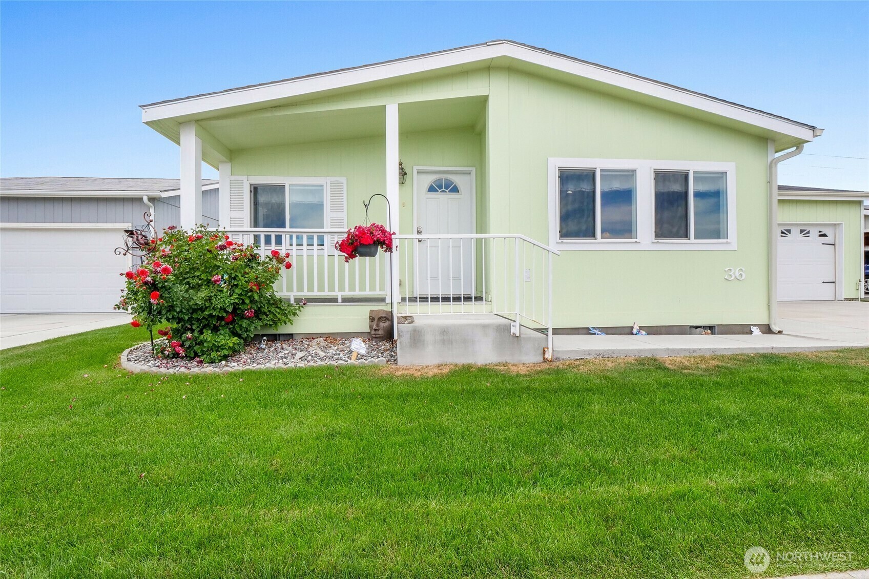 Property Photo: 1701 E Burr Avenue 36 WA 98837