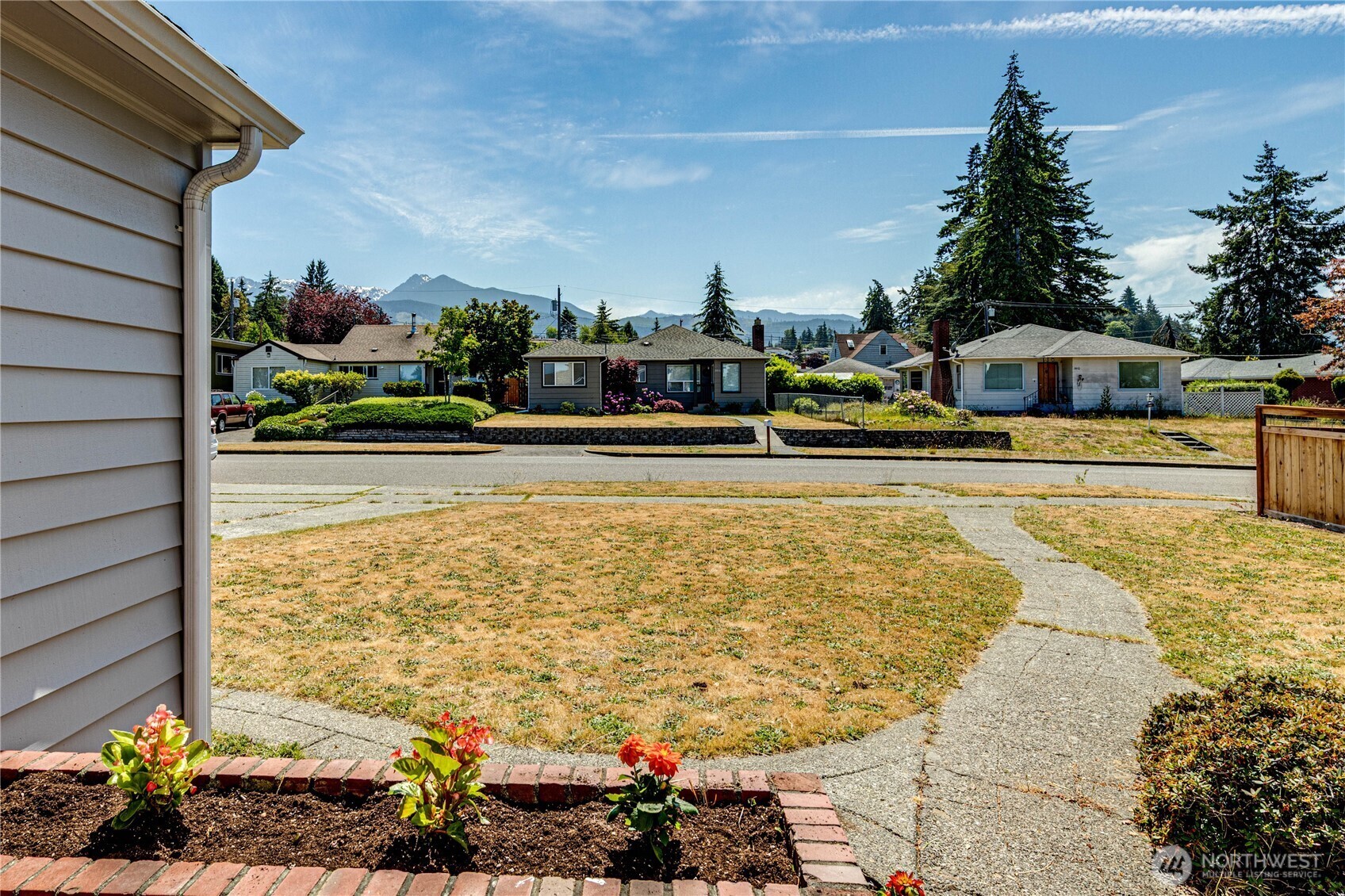 Property Photo: 1415 E 2nd Street WA 98362