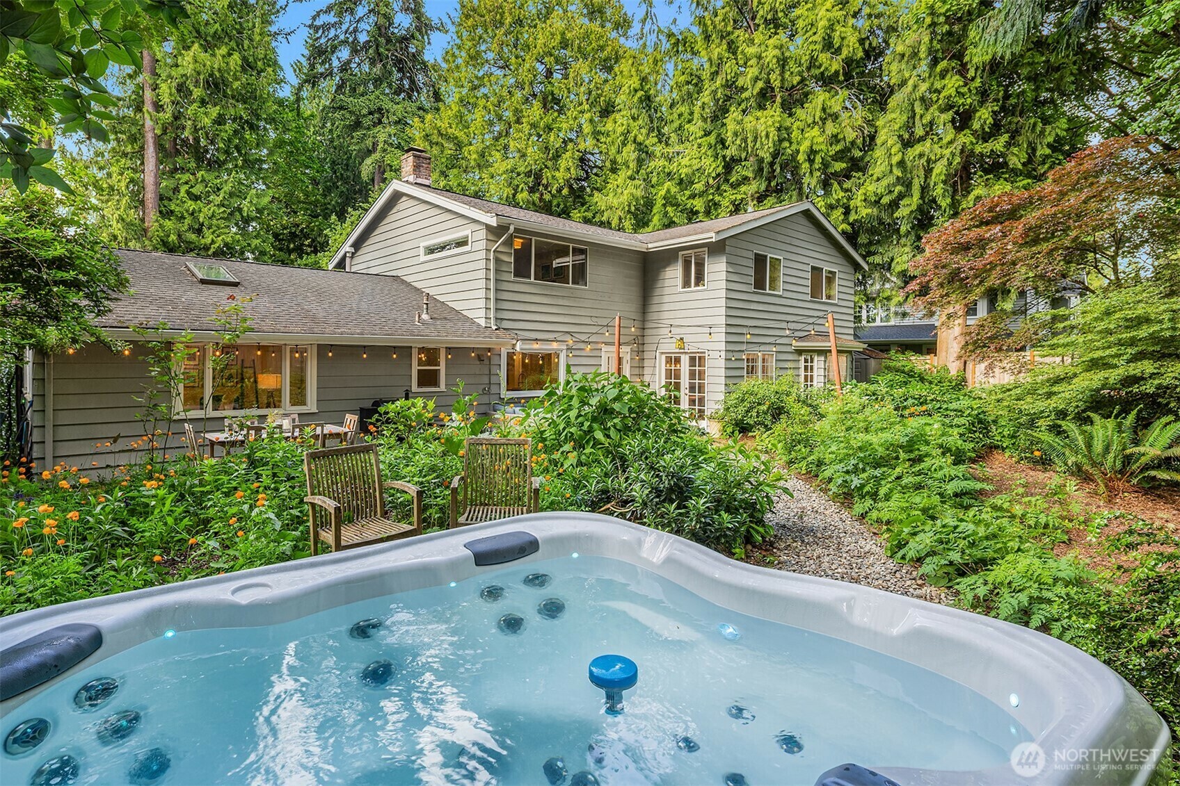 Property Photo: 8437 SE 62nd Street WA 98040