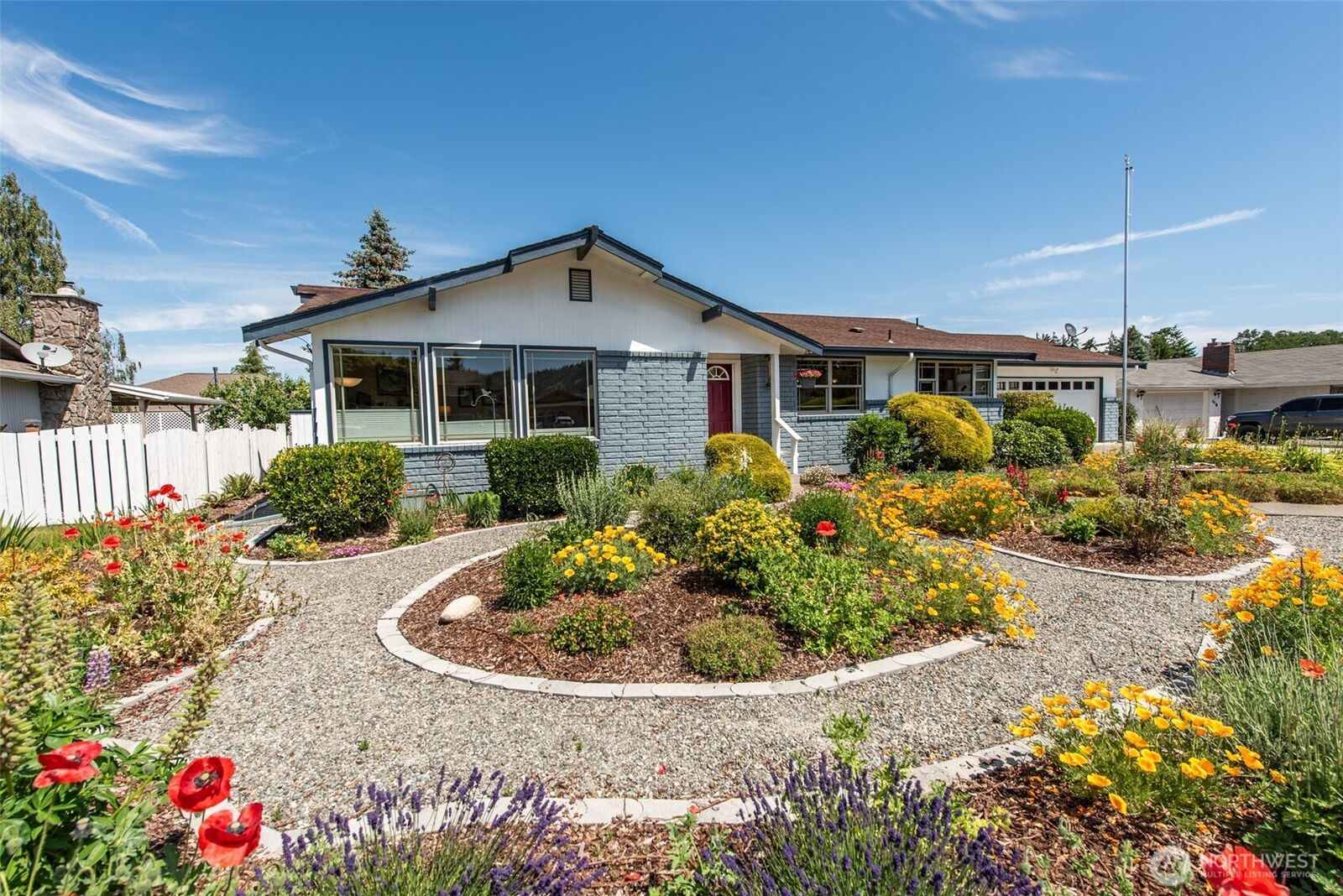 Property Photo: 516 E Willow St WA 98382