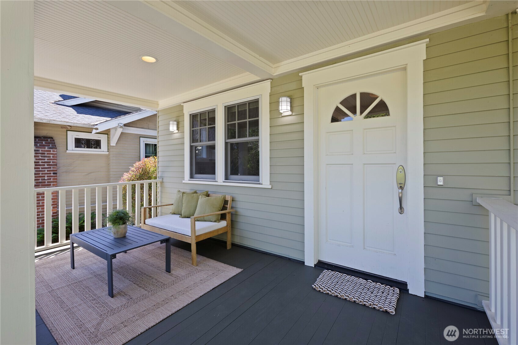 Property Photo:  4737  2nd Avenue NE  WA 98105 