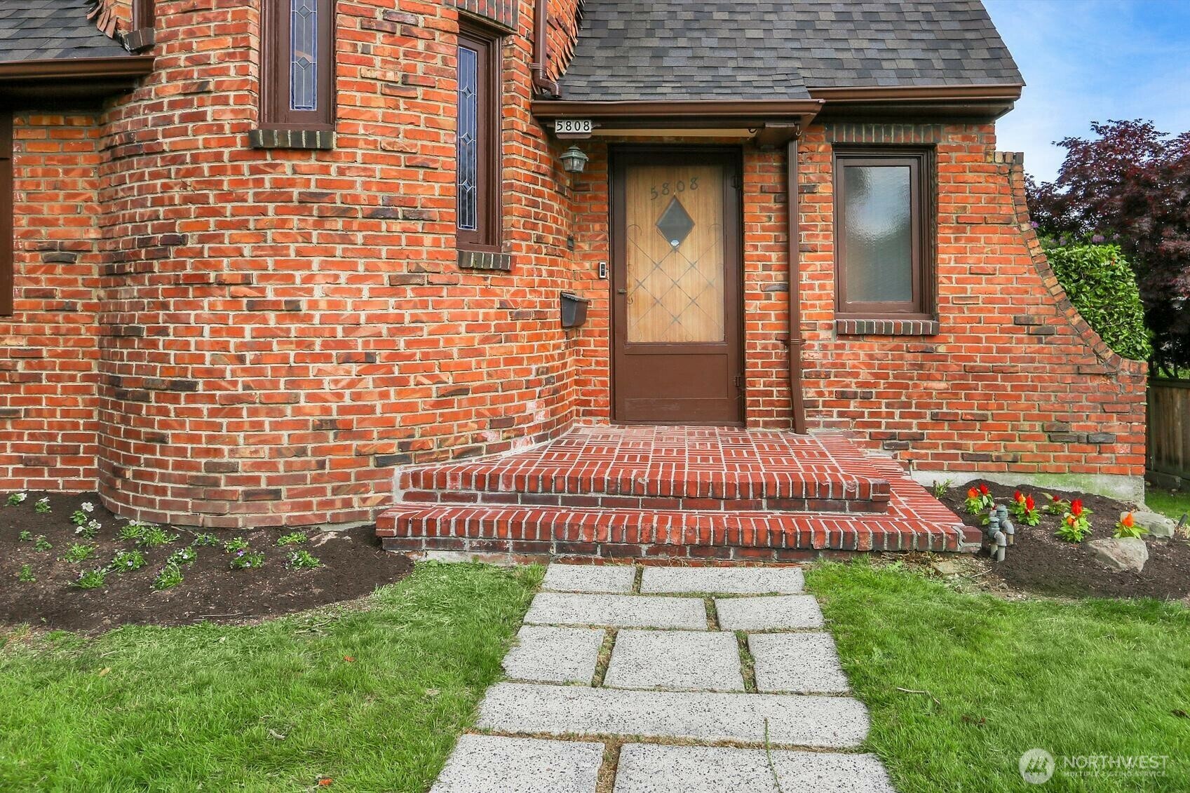 Property Photo: 5808 Princeton Avenue NE WA 98105