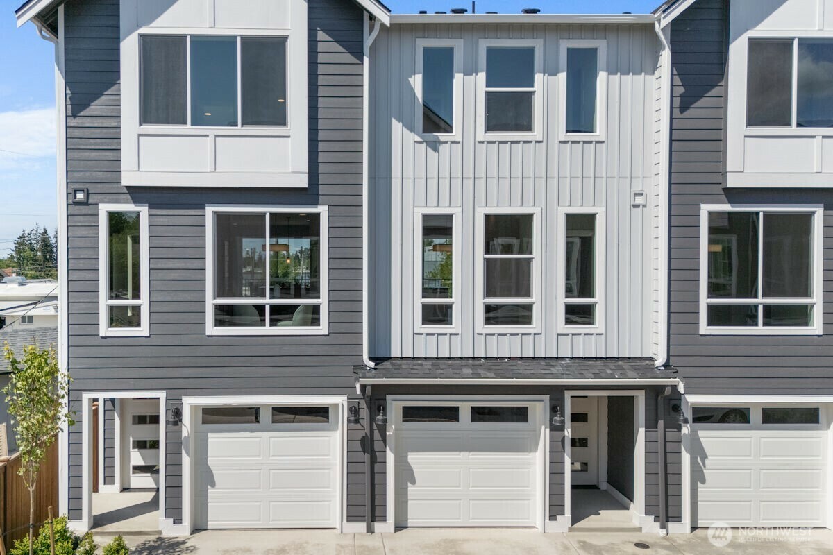 Property Photo: 15726 40th Avenue W A1 WA 98087