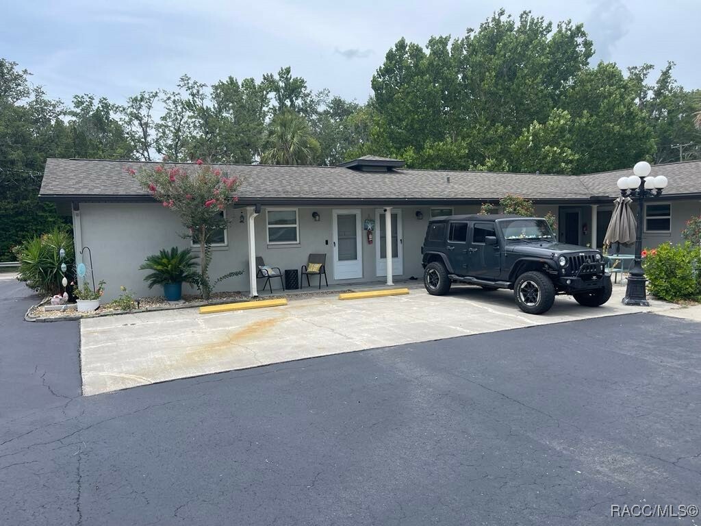 Property Photo: 1412 SE Paradise Avenue 2 FL 34429