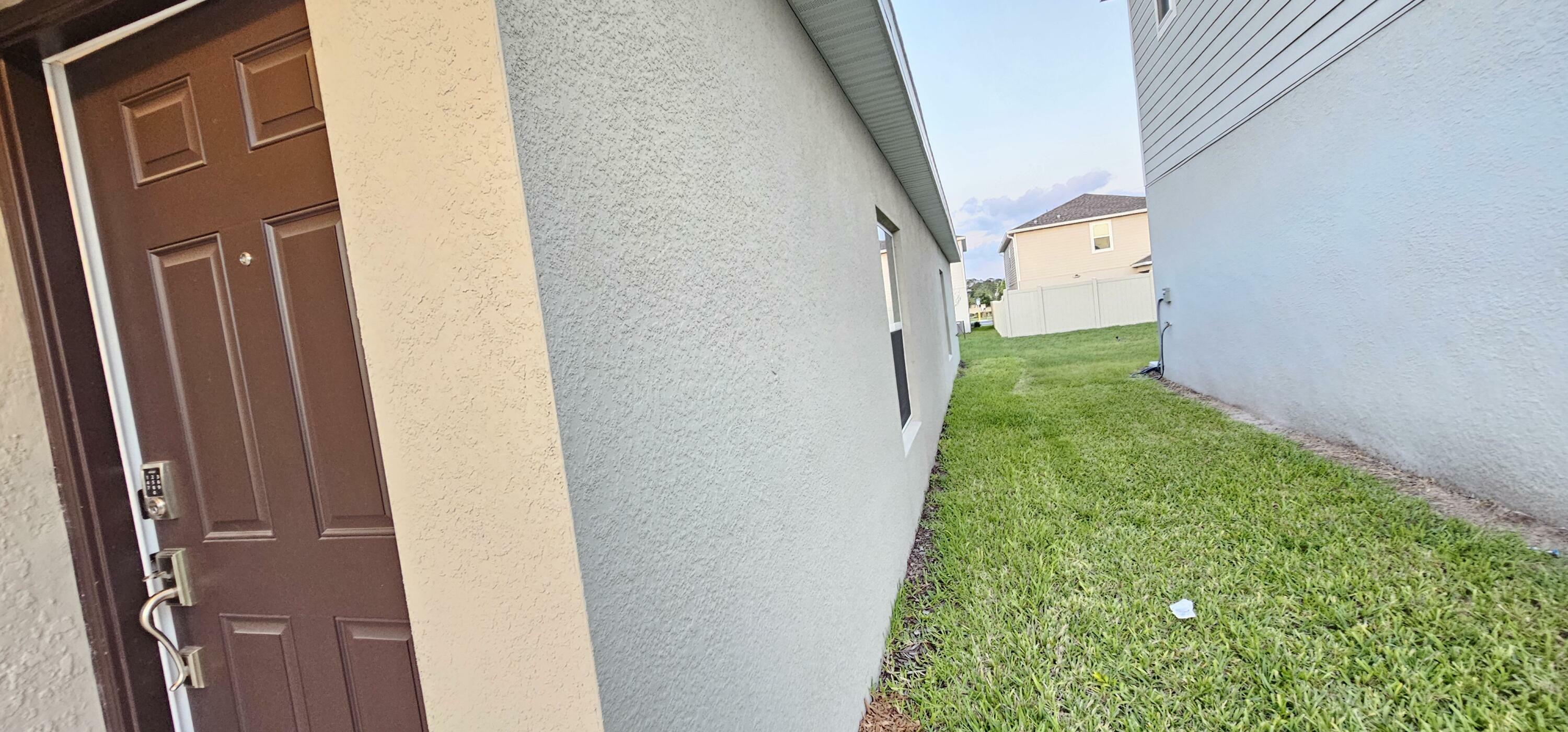 Property Photo: 221 Acorn Road FL 33844