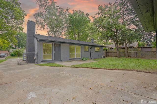 Property Photo:  32431 Halmich Drive  MI 48092 