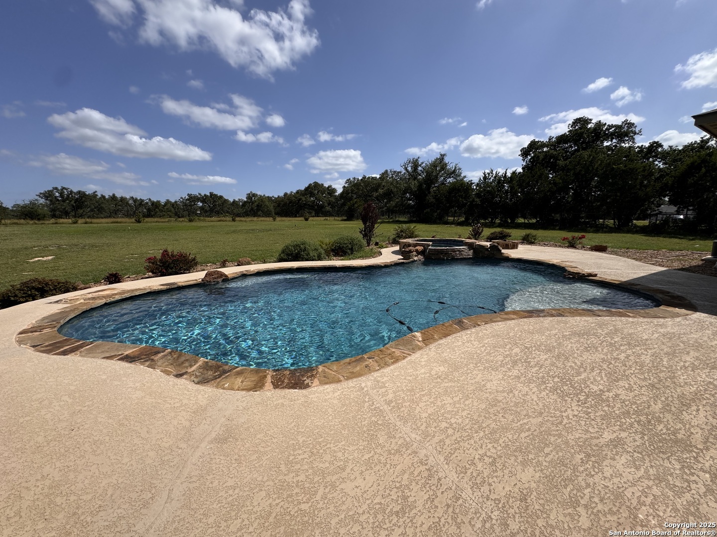 Property Photo: 335 Curvatura TX 78132