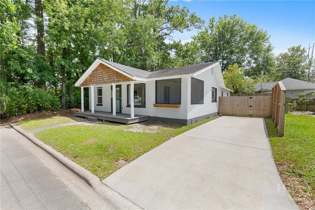 Property Photo: 911 Hamilton Court GA 31401