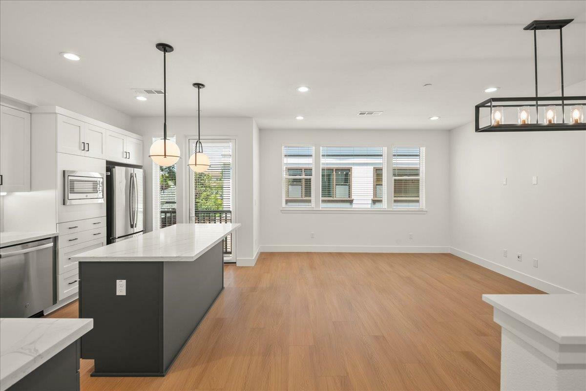 Property Photo: 224 Carroll Street 6 CA 94086