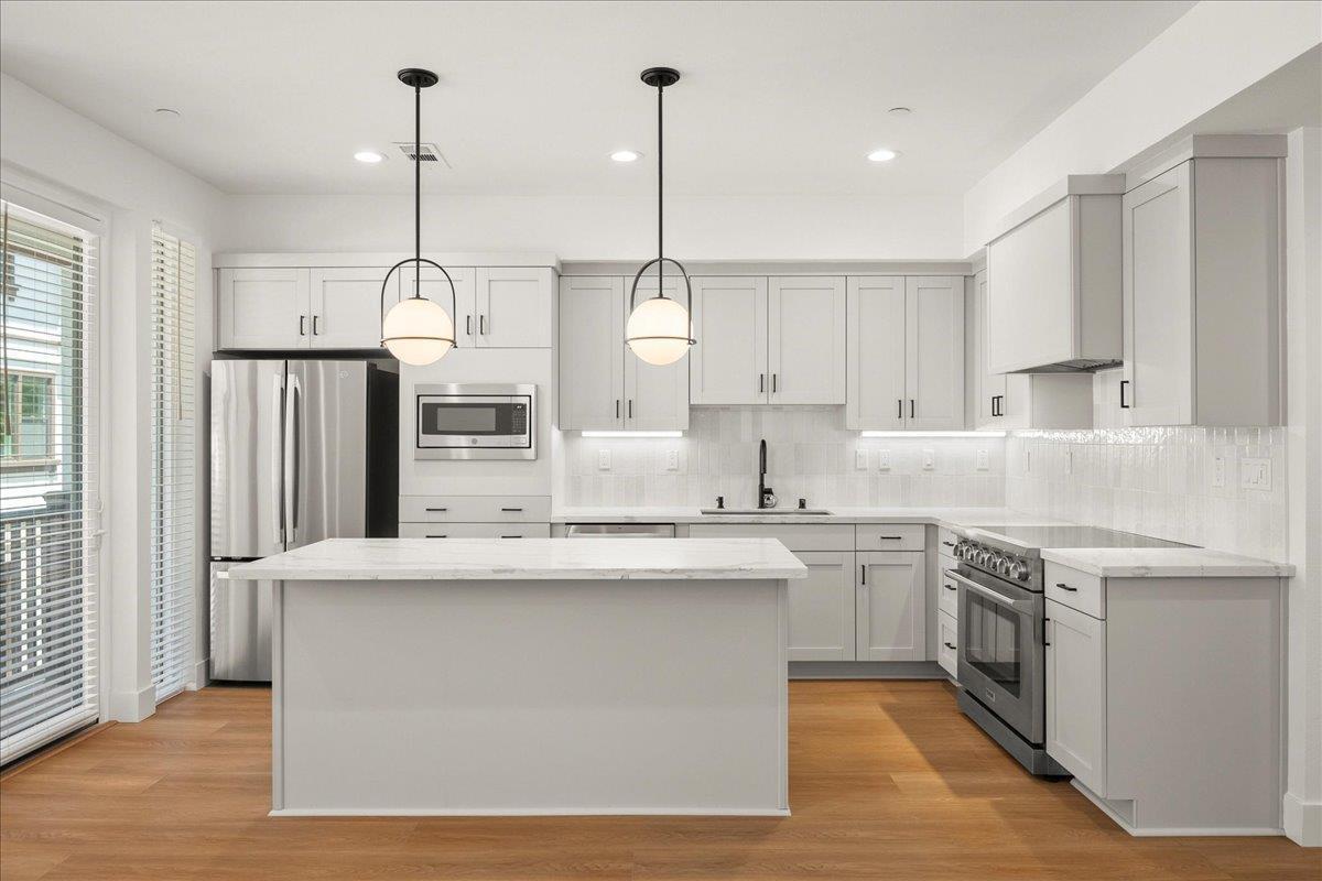Property Photo: 224 Carroll Street 7 CA 94086