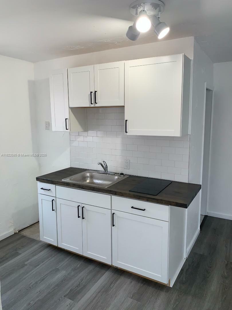 Property Photo: 2123 Wilson W FL 33020