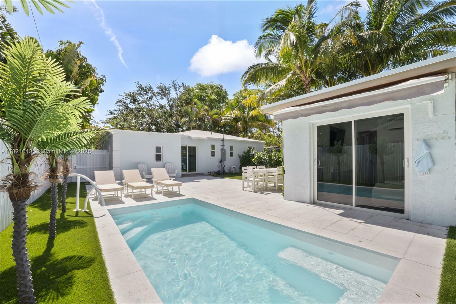 6430 SW 58th Pl  South Miami FL 33143 photo