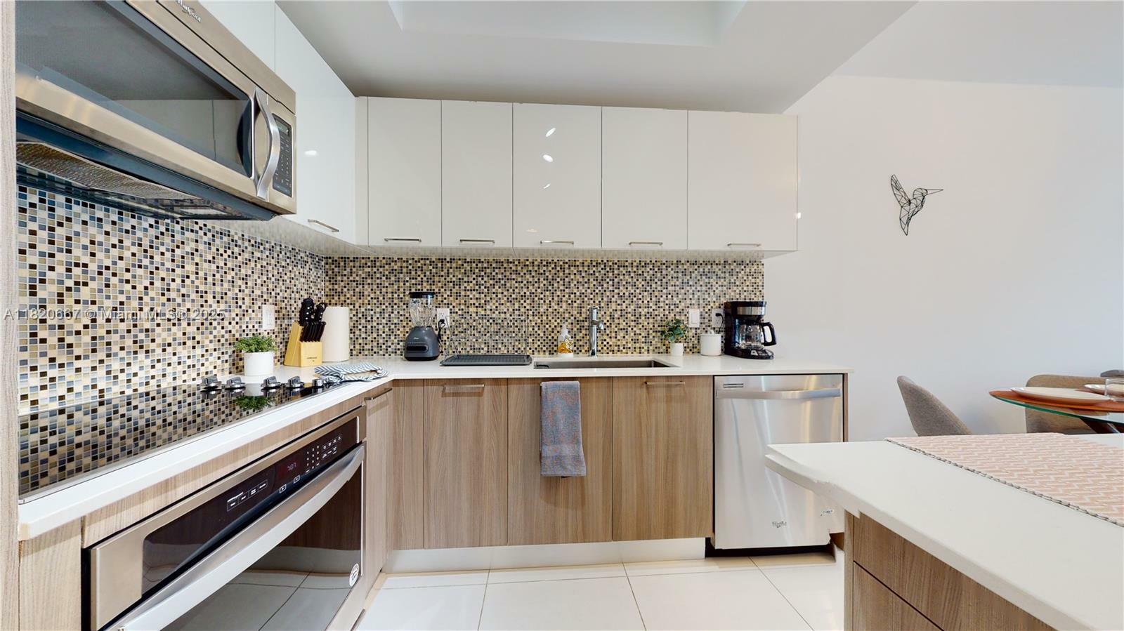 Property Photo: 5300 Paseo Blvd 1005 FL 33166