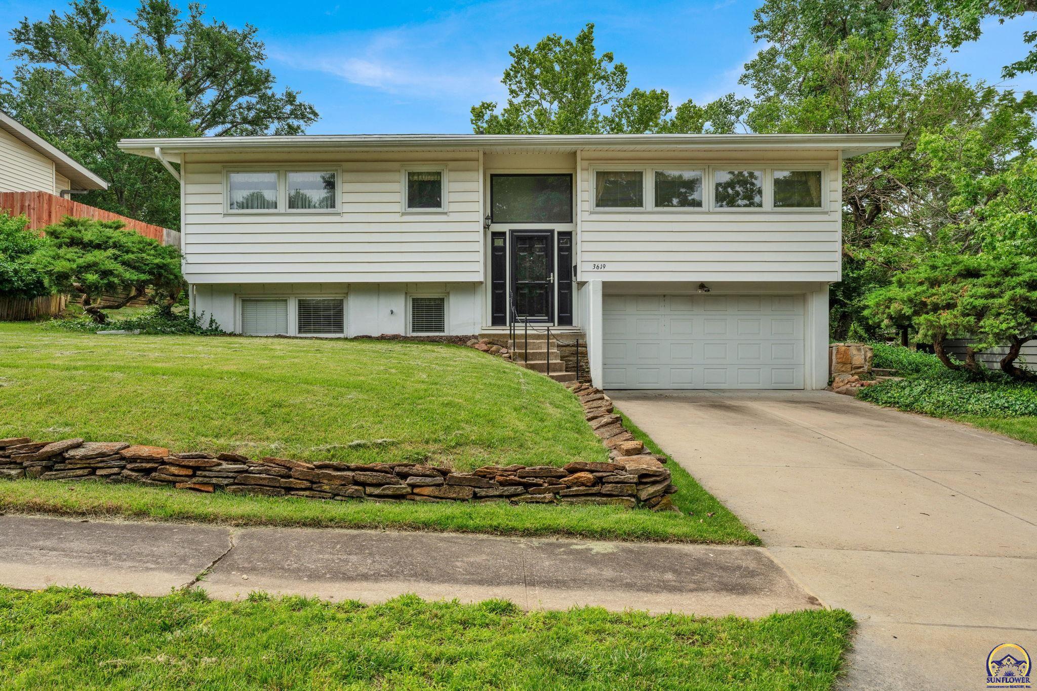 Property Photo: 3619 SW 30th Ter KS 66614