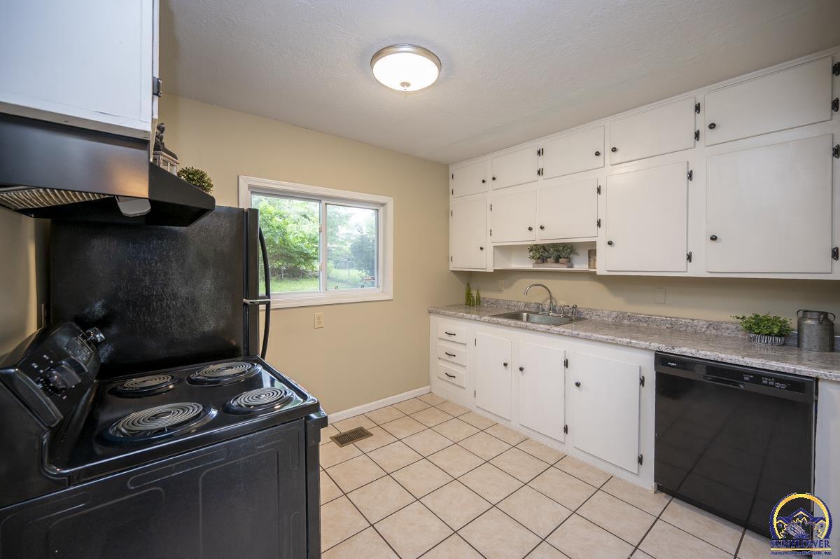 Property Photo:  3413 SW Kirklawn Ave  KS 66611 