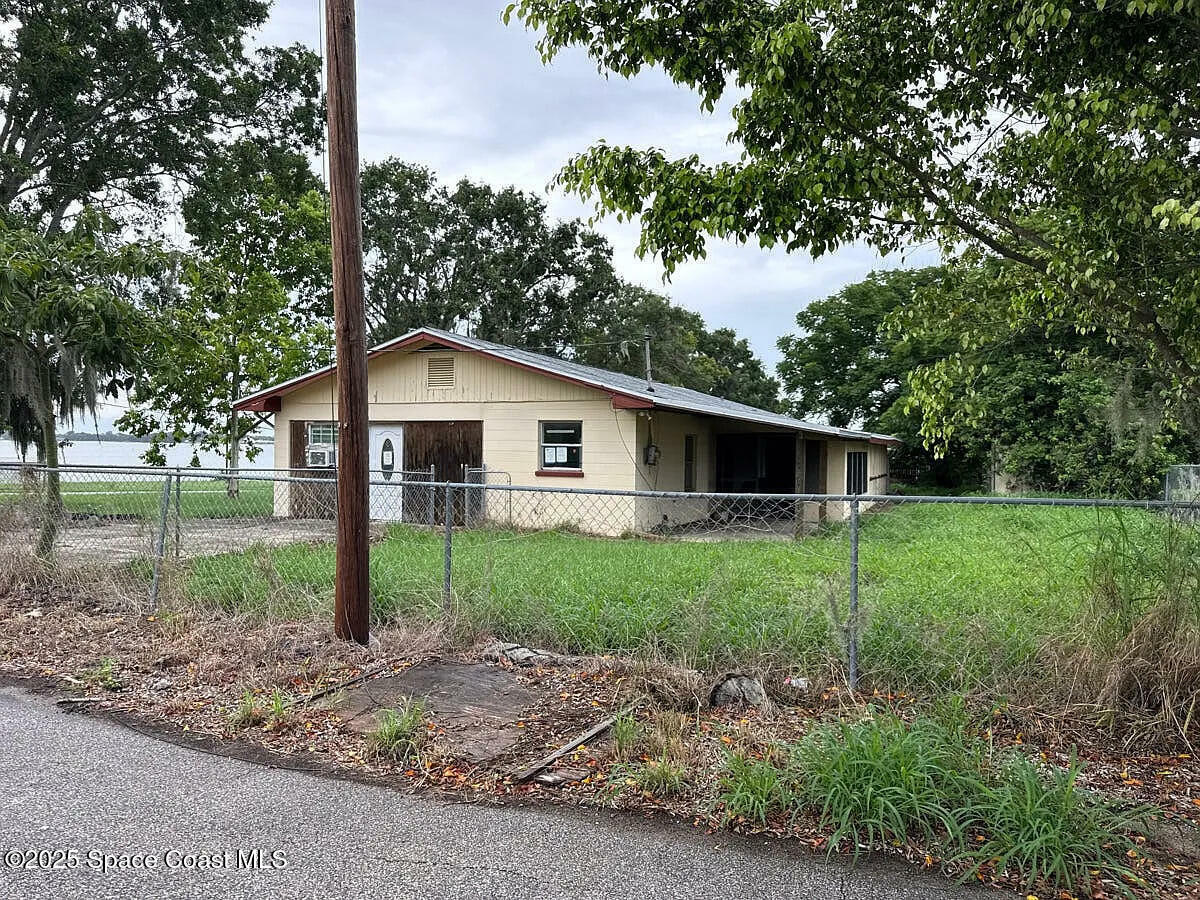 Property Photo: 330 W 4th Street FL 33843