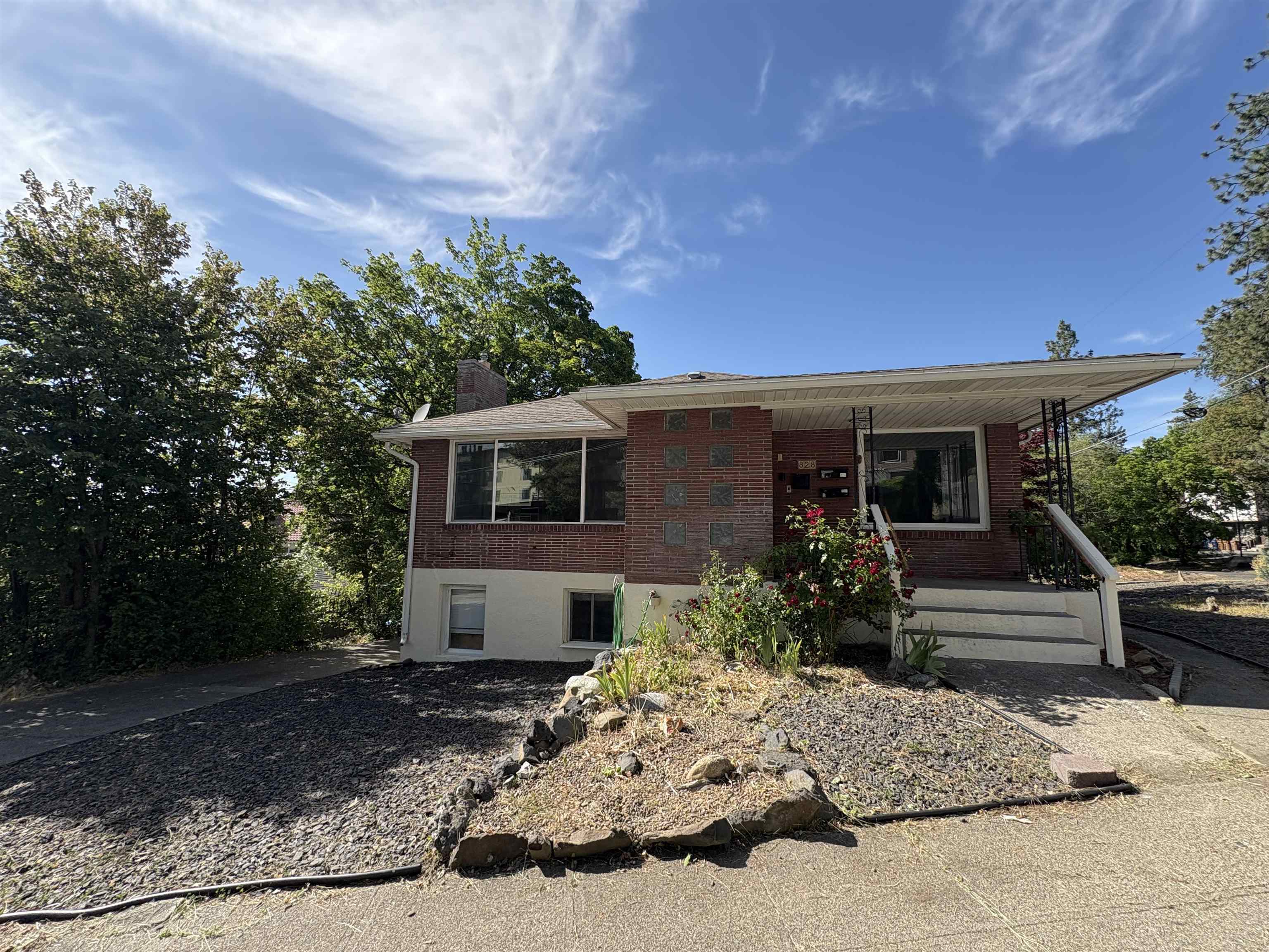 820 / 828 W 11th Ave  Spokane WA 99204 photo