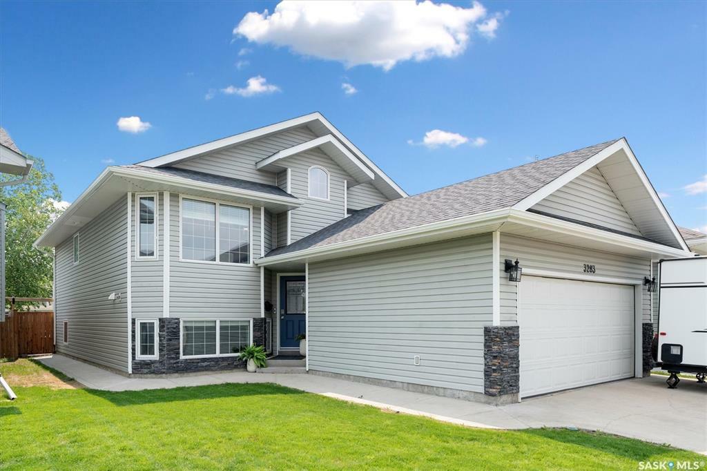 Property Photo:  3283 McClocklin Road  SK S7R 0B9 